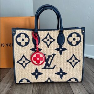 Louis Vuitton OnTheGo Monogram
Raffia MM & Marc Jacobs The Tote Bag